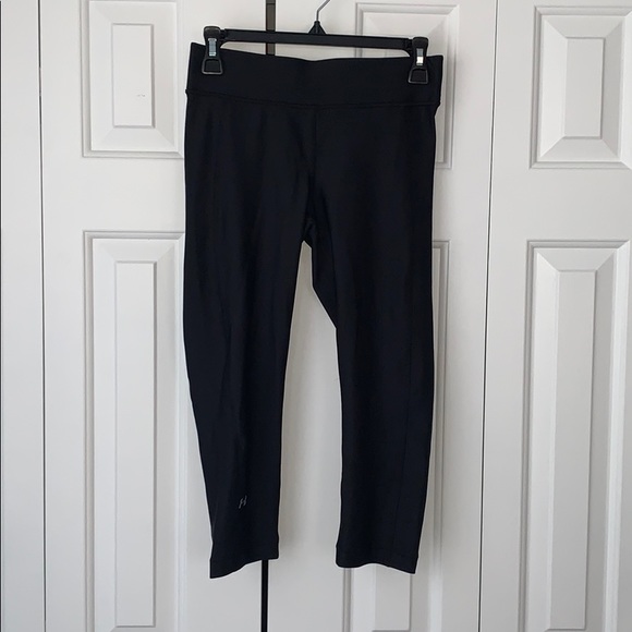 NWT Women’s Under Armour Capri Pants - Picture 1 of 5